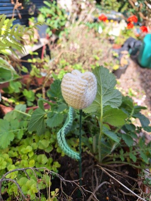 Hand made crochet tulip ( pale yellow )